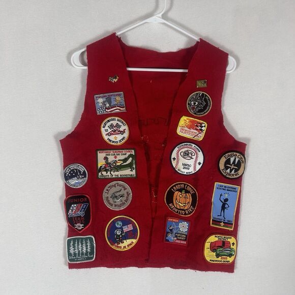 BSA Boy Scouts Merit Badge Ceremony Patch Vest Boys XL Red 2001-2004 Illinois